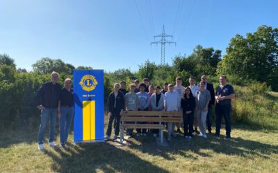 „Kein Platz für Ausgrenzung!“ – Lions Club spendet Bank mit Haltung